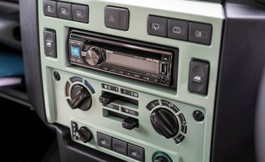 Land Rover Defender 110 Heritage Station Wagon 18