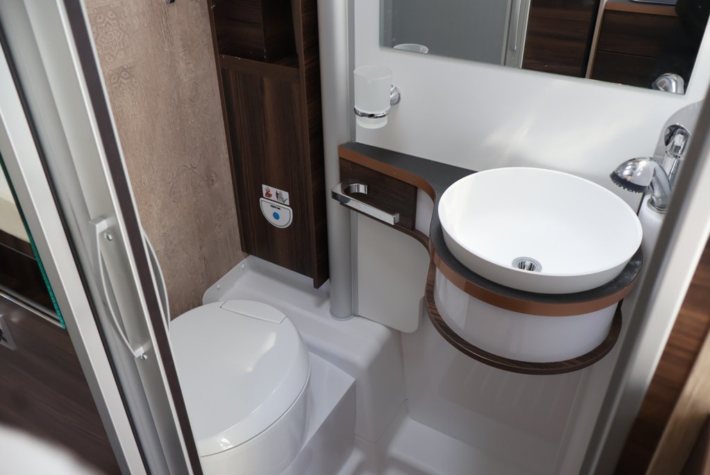 Fiat Ducato Laika 646 ECOVIP 180 BHP Auto huge factory upgrades cost new £98K    73