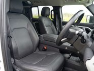 Land Rover Defender D250 SE County Edition 11