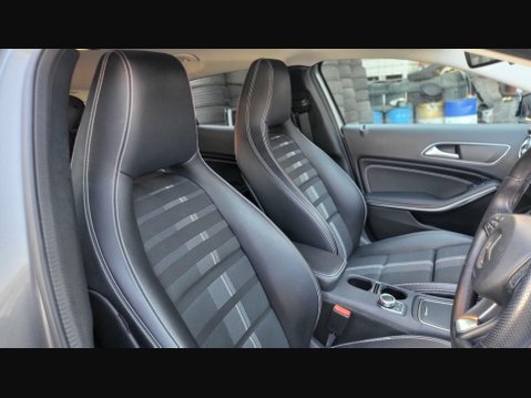 Mercedes-Benz GLA GLA 180 URBAN EDITION 16
