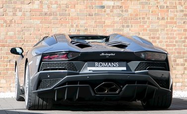 Lamborghini Aventador S LP740-4 Roadster 3