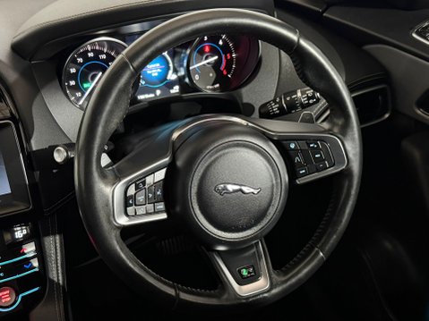 Jaguar F-Pace R-SPORT AWD 12