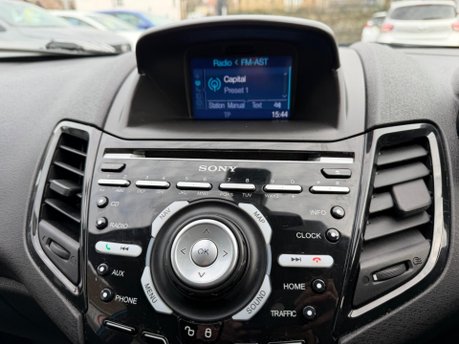 Ford Fiesta TITANIUM 24