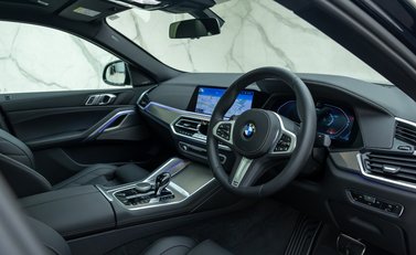 BMW X6 M50i 11