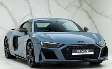 Audi R8 V10 Performance Carbon Black 1