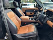 Land Rover Defender X MHEV 31