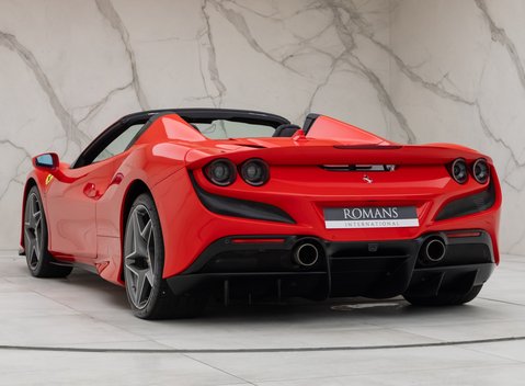 Ferrari F8 Spider 10