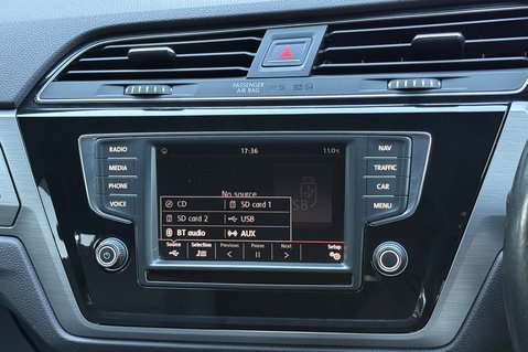 Volkswagen Touran SE TDI BMT -APPLE CAR PLAY-£35 ROAD TAX -9 SERVICES -PARK PILOT-240V SOCKET 43