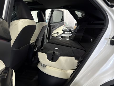 Lexus NX 450H PLUS TAKUMI Pan Roof + Mark Levinson Sound 35