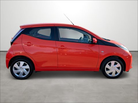 Toyota Aygo 1.0 VVT-i X-Play 5dr x-shift 10