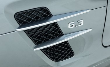 Mercedes-Benz SLS AMG 33