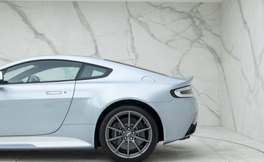 Aston Martin V12 Vantage S 30