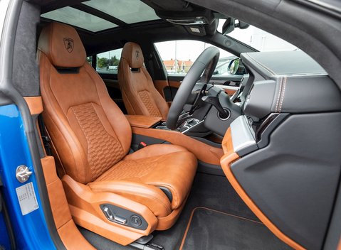 Lamborghini Urus 12