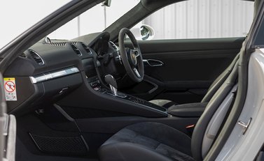 Porsche 718 Cayman GTS 14