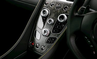 Aston Martin Vanquish S 18