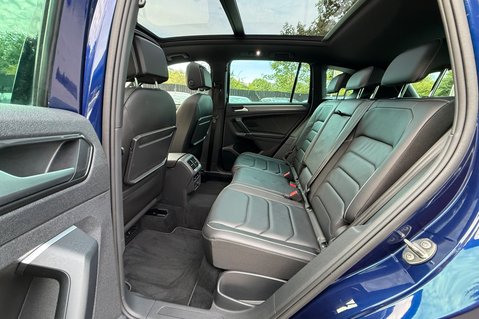 Volkswagen Tiguan R LINE TSI BMT 4MOTION DSG -RARE LEATHER INTERIOR -CAMERA -APPLE CARPLAY  30