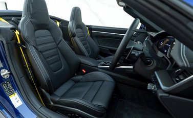 Porsche 911 (992) Turbo S Cabriolet 13