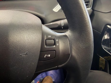 Peugeot 208 1.2 VTi Style Euro 5 5dr 14