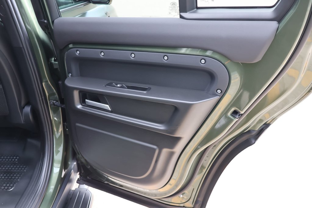 Land Rover Defender 110 2026 HARD TOP X-DYNAMIC HSE 350 WORLD TOUR 2 EDITON REAR  SEATS FITTED PPF  22
