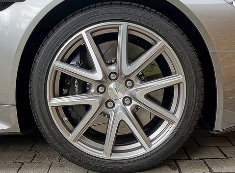 Aston Martin V8 Vantage S 8