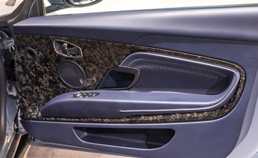 Aston Martin DB11 V12 12