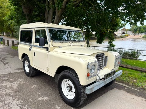 Land Rover 88 Series III SUV 49