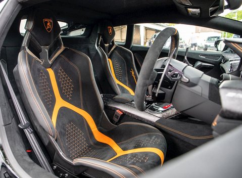 Lamborghini Huracan LP640-4 Performante 12