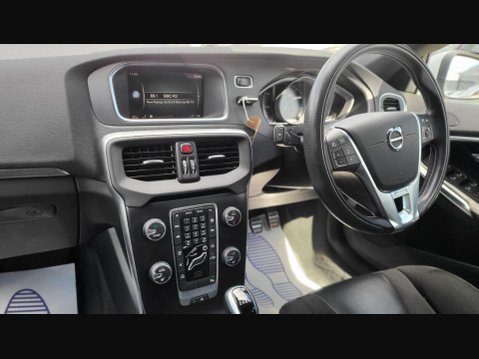 Volvo V40 T2 R-DESIGN NAV PLUS 13