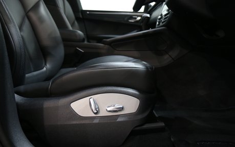 Porsche Macan Now Sold More Required - RS Spyder Alloys, Pan Roof, BOSE 17