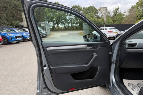 Skoda Superb SE L TDI DSG - FULL SKODA SERVICE HISTORY - 8 SERVICES 35