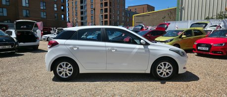 Hyundai i20 MPI SE.AUTOMATIC..1 PREVIOUS OWNER,18 STAMPS,AIR CON,LAST OWNER  9 YEARS. 1