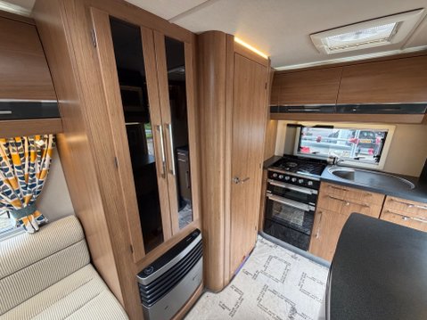 Auto-Trail Tracker EKS LOVELT LOW MILEAGE GREAT SPEC TRACKER 18