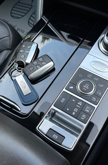 Land Rover Discovery TD6 HSE LUXURY -TOWBAR-21 INCH ALLOYS-DIGITAL TV-BLIND SPOT ASSIST-REAR TVS 