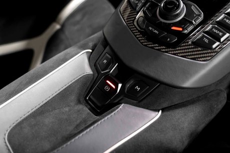 Lamborghini Aventador SV AD PERSONAM. FACTORY SATIN CARBON FIBRE EXT. COMFORT SEATS. FRONT LIFT. 39