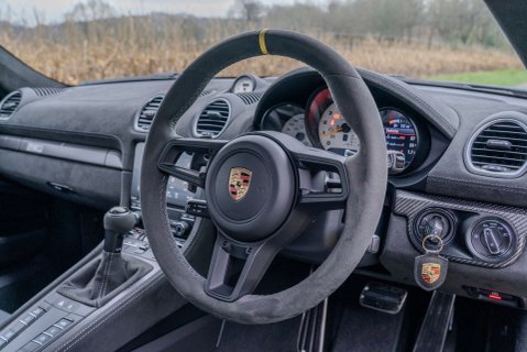 Porsche 718 GT4 RS 13