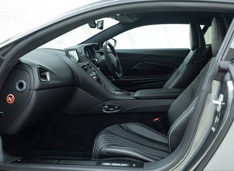 Aston Martin DB11 V8 Shadow Edition 13