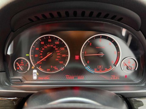 BMW 5 Series 2.0 520d Luxury Touring 5dr Diesel Auto Euro 6 (s/s) (190 ps) 29