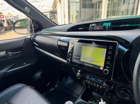 Toyota Hilux INVINCIBLE X 4WD D-4D DCB 32