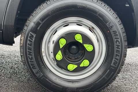 Iveco Daily 70C18D Crew Cab Dropside with Hiab X-Hiduo 062 Crane 34