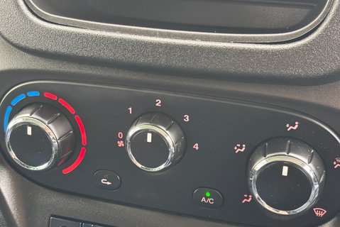 Iveco Daily 70C18V Welfare Unit - Tail Lift / Toilet / 7 Seats / Air Con 20