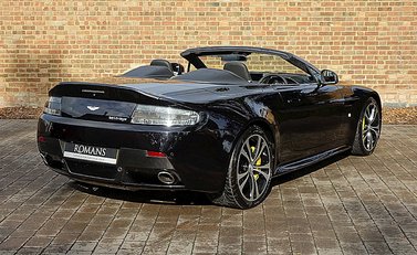 Aston Martin V12 Vantage Roadster 4