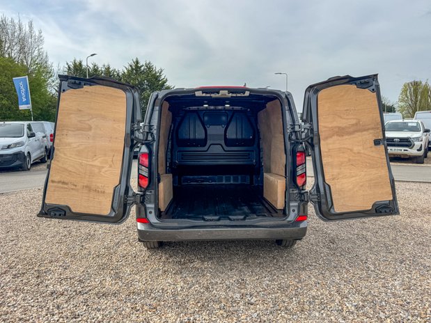 Ford Transit Custom SWB L1H1 Low Roof Limited 300 Air Con Alloys Camera Sensors Euro 6 8