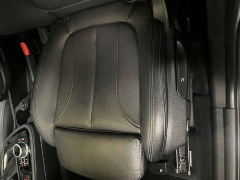 BMW 2 Series 2.0 220i M Sport Auto 5dr 35