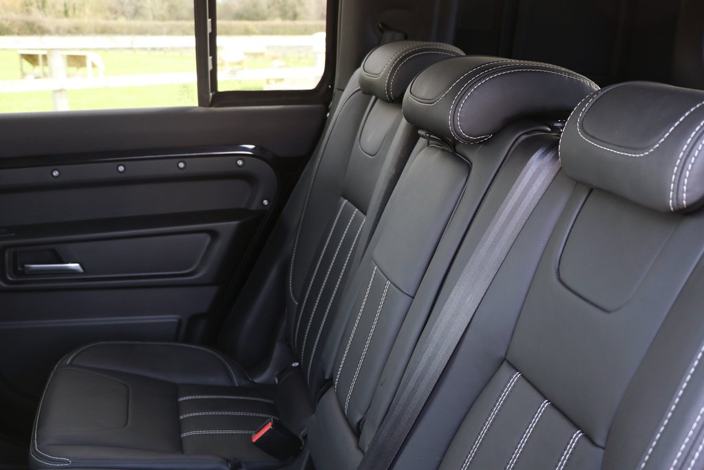 Defender 110 Commercial 6