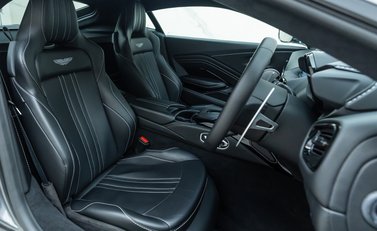 Aston Martin V8 Vantage 14