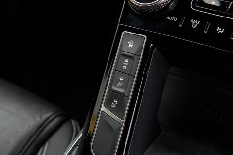 Jaguar I-Pace BLACK 41