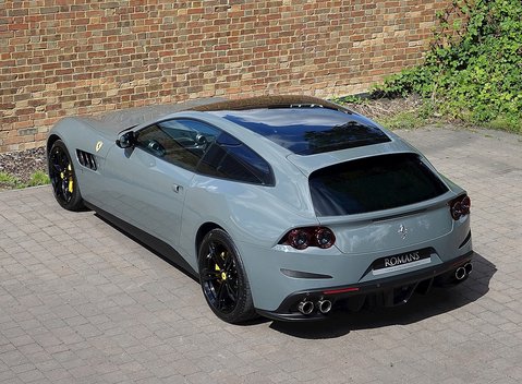 Ferrari GTC4 Lusso 14