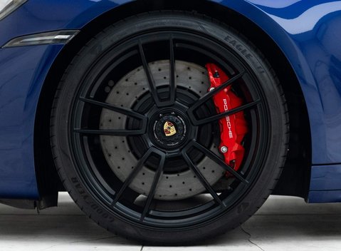 Porsche 911 Carrera GTS (992) 21