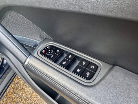 Porsche Cayenne TURBO S 35