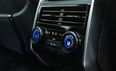 Land Rover Range Rover P615 SV 40